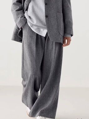 UNIQLO:C  Charcoal Grey Herringbone Tweed Wide Leg Pleated Pants - NWT! - 10